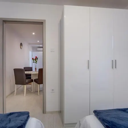 Apartment With A Parking Space Losinj, Losinj - 22952 *